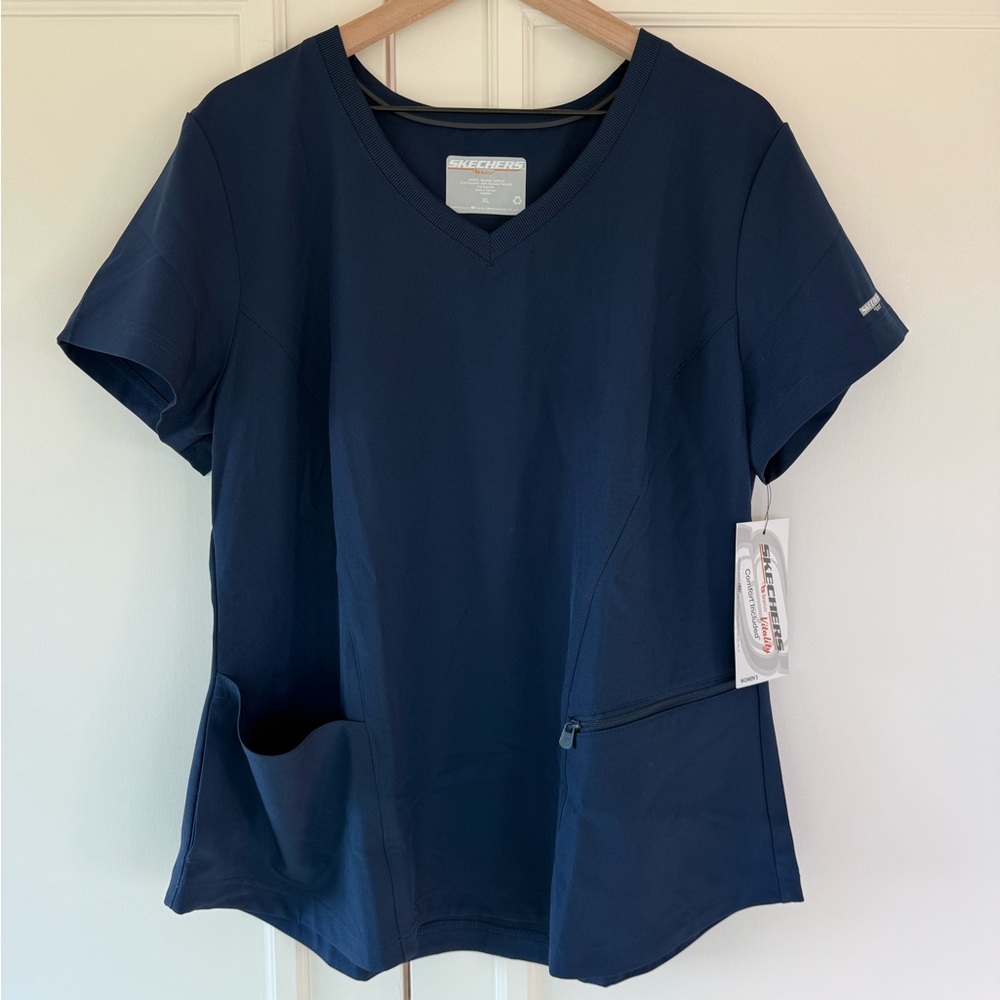 NWT Sketchers by Barco Electra 3-Pocket Ribbed V-Neck Scrub Top in navy, size XL